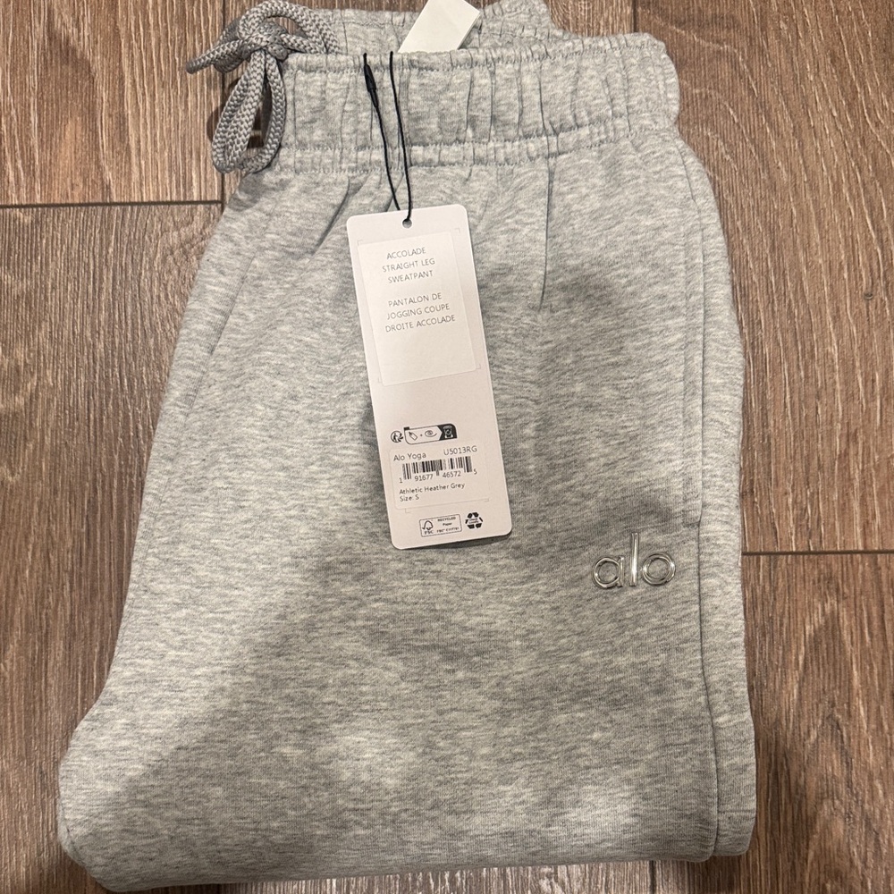 ALO Yoga Straight Leg Sweatpants in Heather Gray